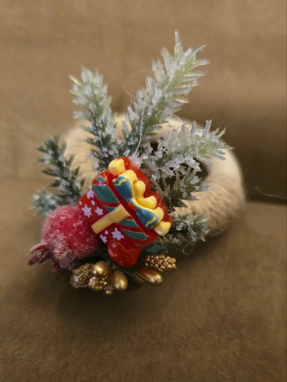Festive Holiday Napkin Rings with Red Berry & Green Sprigs. 12 Piece Set. NEW.